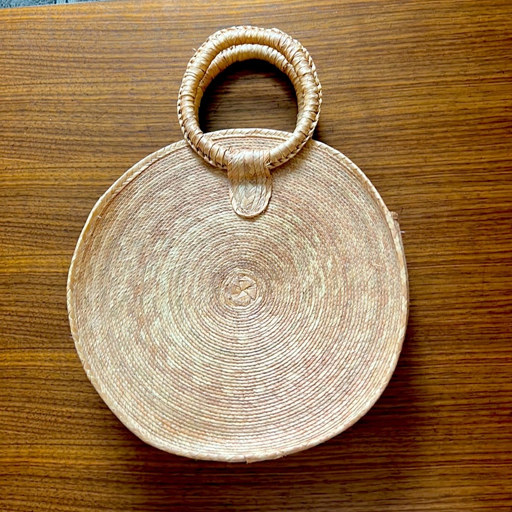 Straw round purse